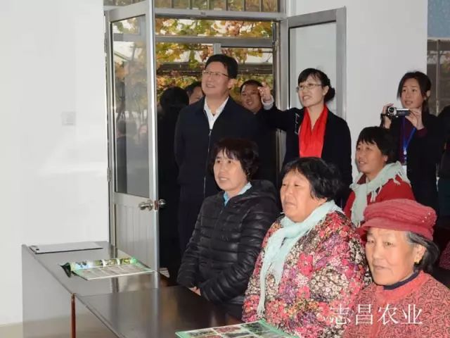 汇聚巾帼力量 助力精准扶贫 --全市行业社会扶贫现场会在公司召开(图4)
